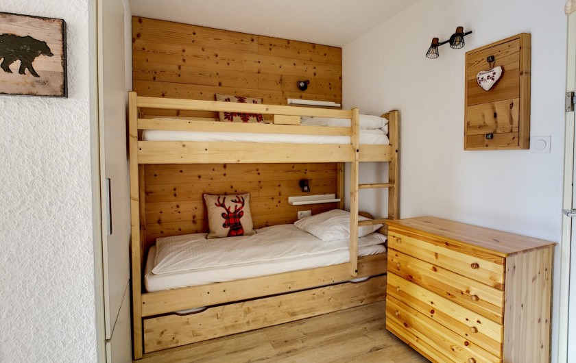 Location de vacances - Appartement à Les Deux Alpes - Deux lits superposés et un lit gigogne