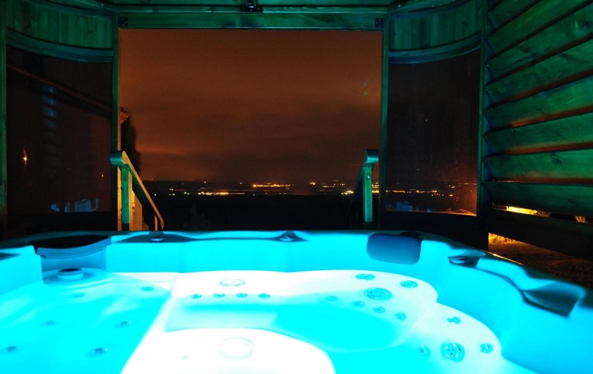 Location de vacances - Chambre d'hôtes à Saissac - SPA en soirée pour observer les étoiles