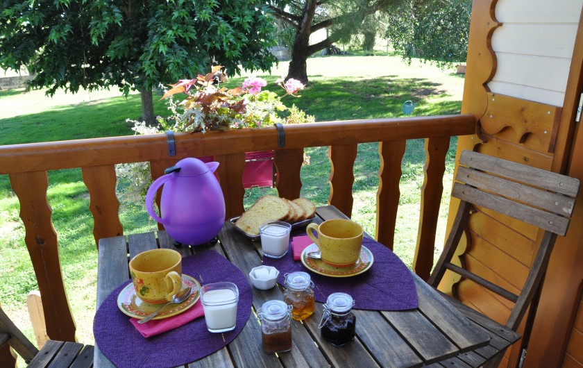 Location de vacances - Gîte à La Gripperie-Saint-Symphorien - Petit-déjeuners fait "maison" servis à la roulotte