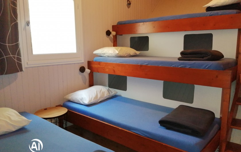 Location de vacances - Chalet à Champagnat - Chambre avec 4 lits 80