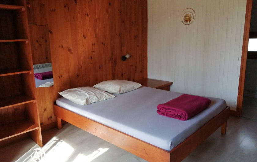 Location de vacances - Chalet à Champagnat - Lit 140 dans pièce principale