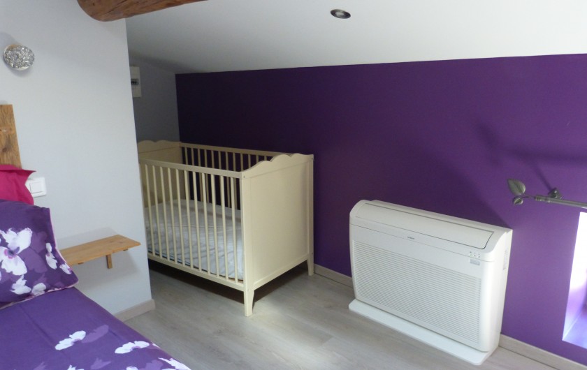 Location de vacances - Maison - Villa à Saint-Remèze - Chambre 2 lit bébé