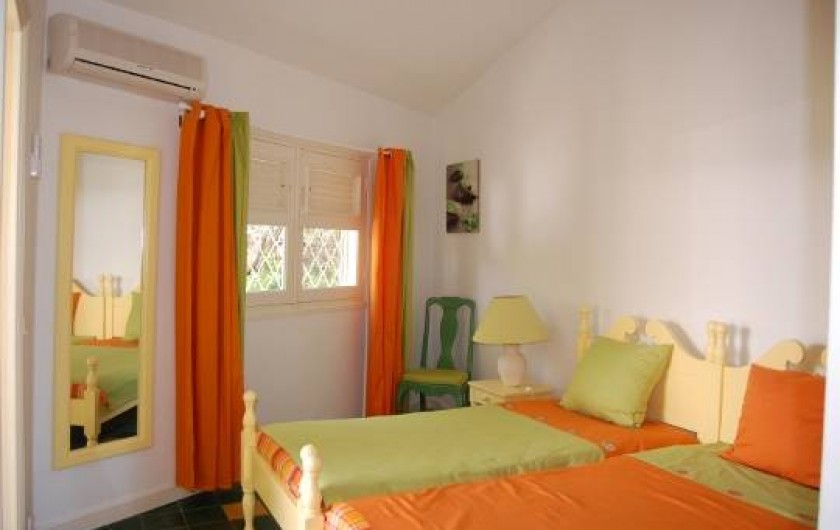 Location de vacances - Villa à Saint-François - Chambre lits jumeaux et mezzanine