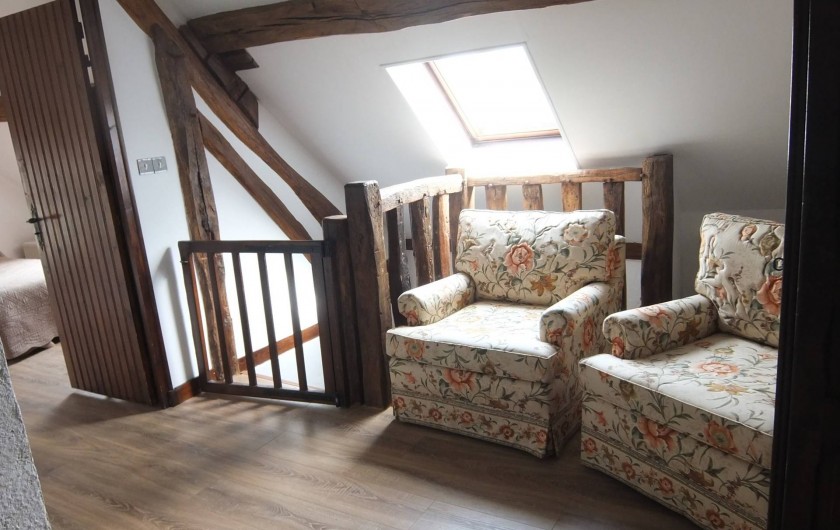 Location de vacances - Gîte à Souesmes - coin repos à l'étage canapé 2 places + 2 fauteuils