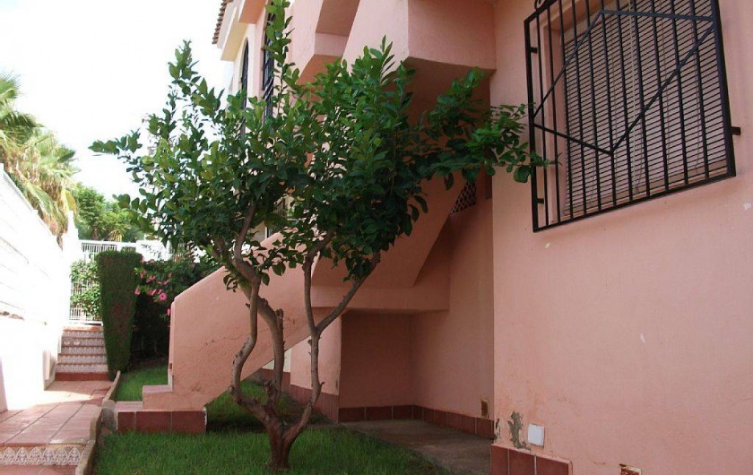 Location de vacances - Appartement à Puerto de Mazarrón - cour passage derrière pour la piscine