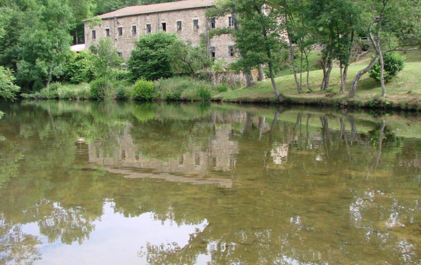 Location de vacances - Gîte à Vernoux-en-Vivarais - Le moulinage, la rivière et les berges privés