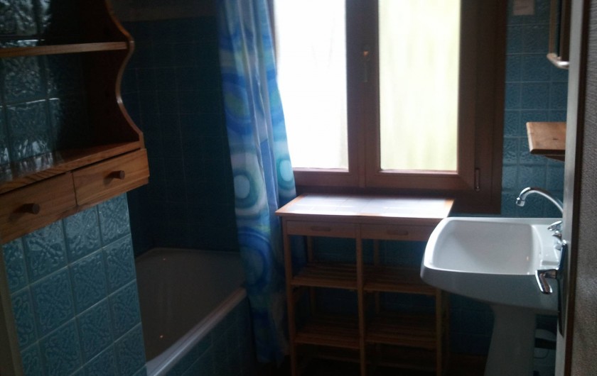 Location de vacances - Appartement à Fontcouverte-la-Toussuire - salle de bain, baignoire équipée douche