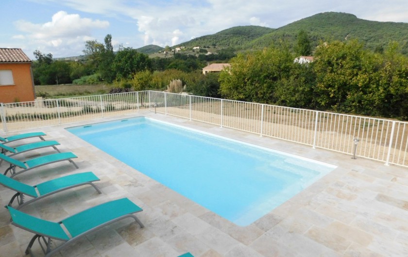Location de vacances - Villa à Saint-Sauveur-de-Cruzières - Plage piscine