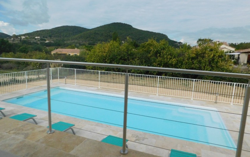 Location de vacances - Villa à Saint-Sauveur-de-Cruzières - Piscine privée et sécurisée avec une jolie vue