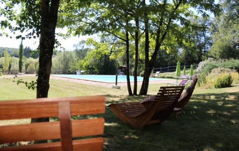 Location de vacances - Chalet à Vergt-de-Biron - Espace  ombragé à la piscine