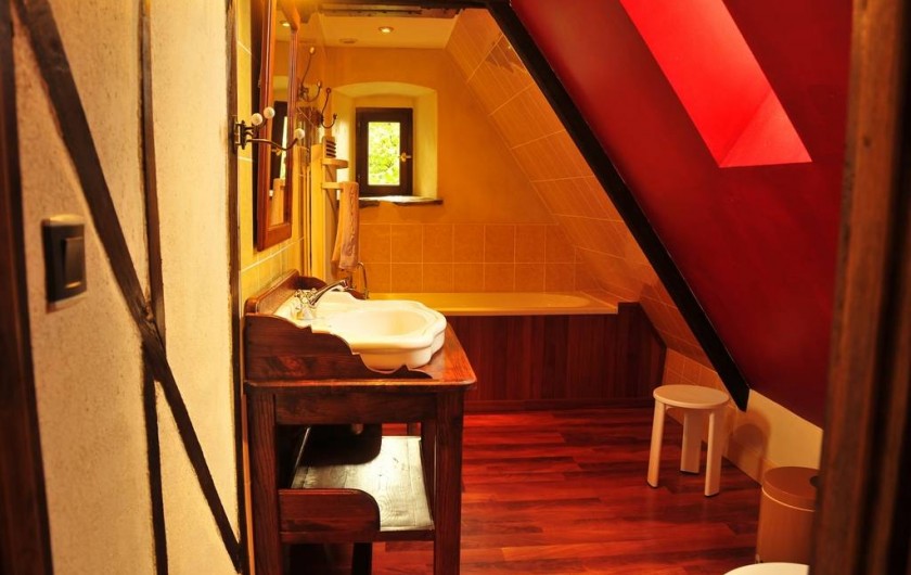 Location de vacances - Gîte à Clohars-Carnoët - La salle de bain de l'étage