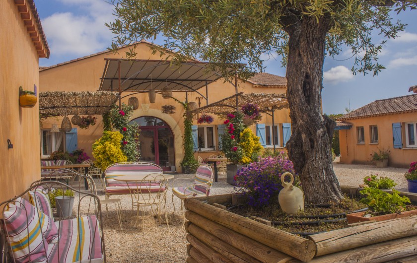 Location de vacances - Gîte à Collias - Place de la Provence, Espace pergolas espace commun