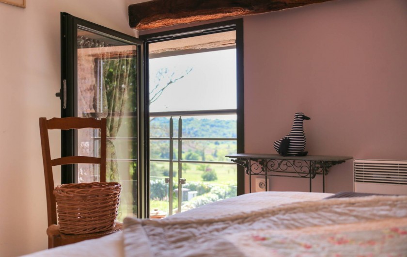 Location de vacances - Villa à Beaulieu-sur-Dordogne - Les collines en face d'une chambre