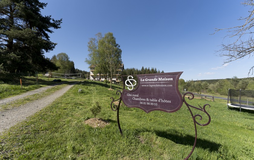Location de vacances - Gîte à Saint-Alyre-d'Arlanc - Le chemin vers le Grande Maison