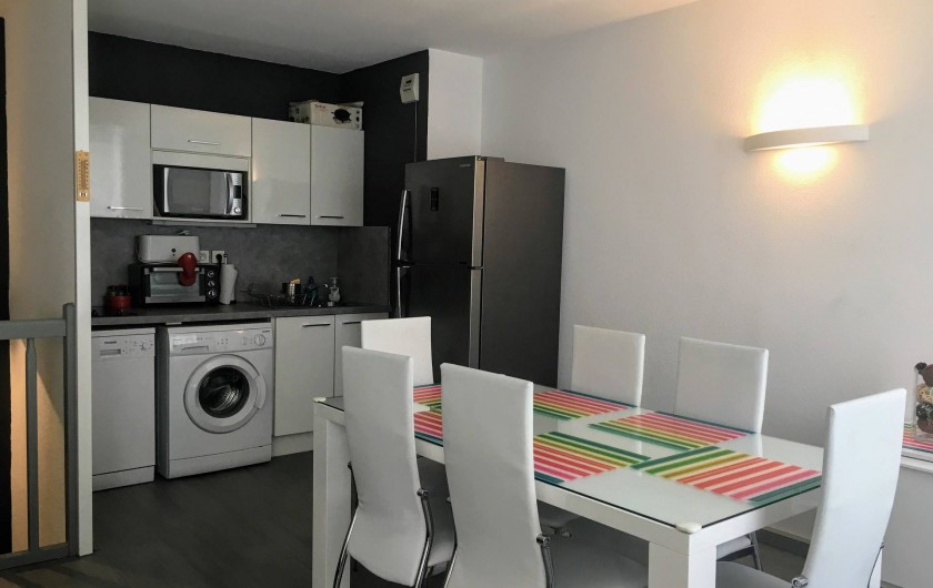 Location de vacances - Appartement à Cauterets - Coin repas avec cuisine ouverte
