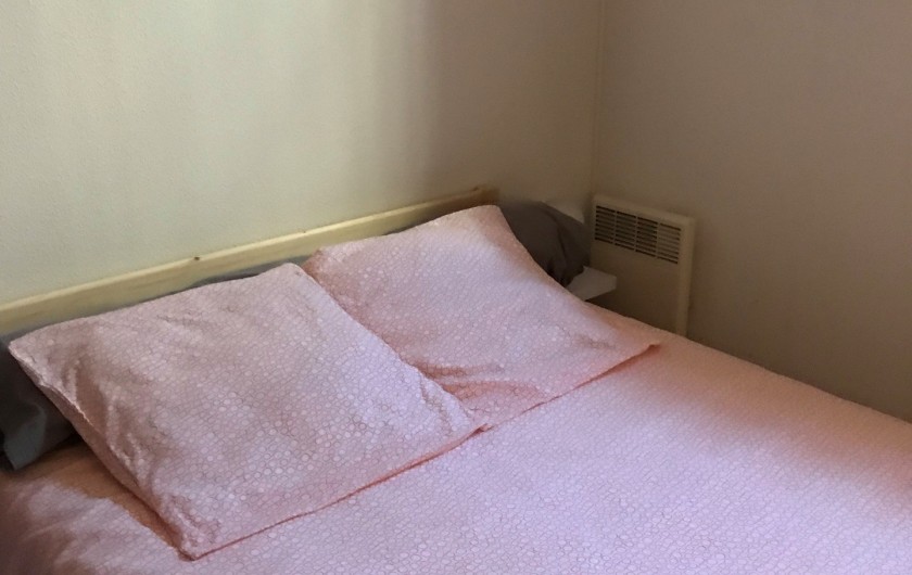 Location de vacances - Appartement à Cauterets - Chambre 1 avec un lit double de 140 X 190 cm