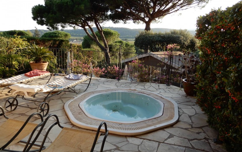 Location de vacances - Chambre d'hôtes à Ramatuelle - Jacuzzi sur la terrasse