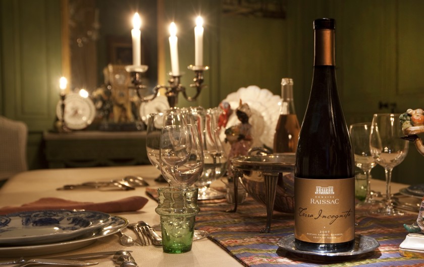 Location de vacances - Chambre d'hôtes à Béziers - Salle a manger, découvrez les vins du château.