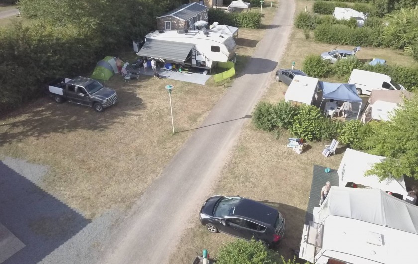 Location de vacances - Camping à Pressignac - Tentes, caravanes et camping-car