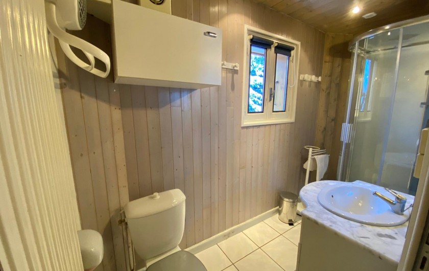 Location de vacances - Chalet à Pralognan-la-Vanoise - salle de bains 1er étage