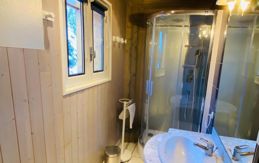 Location de vacances - Chalet à Pralognan-la-Vanoise - salle de bains 1er étage