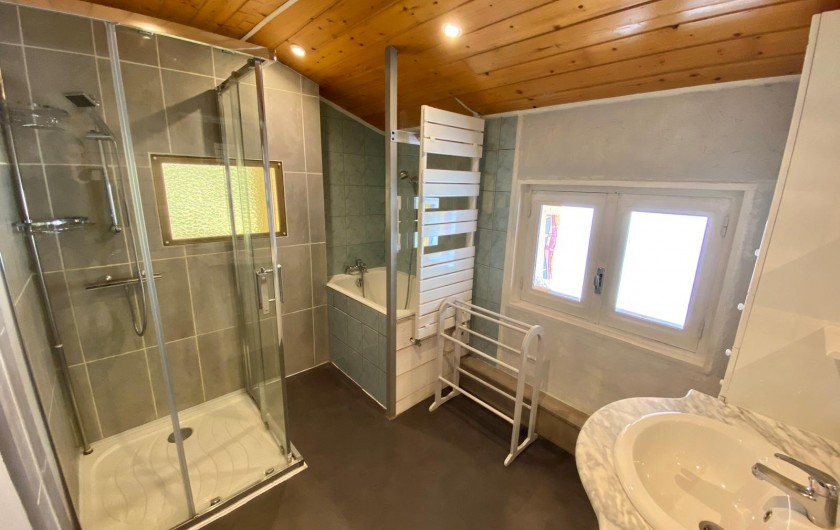 Location de vacances - Chalet à Pralognan-la-Vanoise - salle de bains 2ème étage