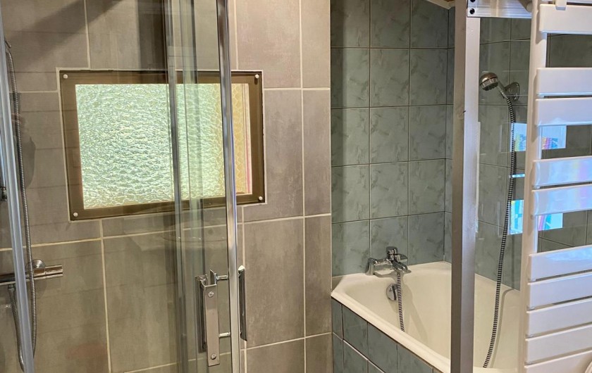Location de vacances - Chalet à Pralognan-la-Vanoise - salle de bains 2ème étage