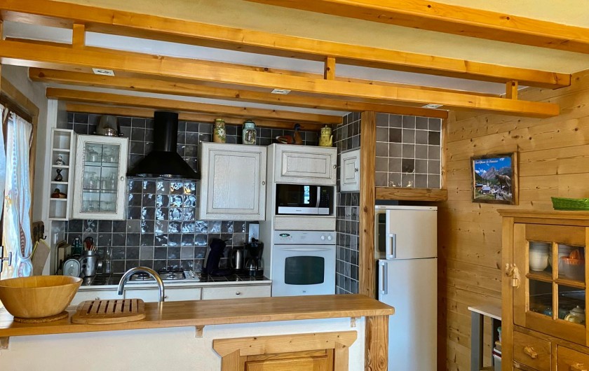 Location de vacances - Chalet à Pralognan-la-Vanoise - vue sur cuisine