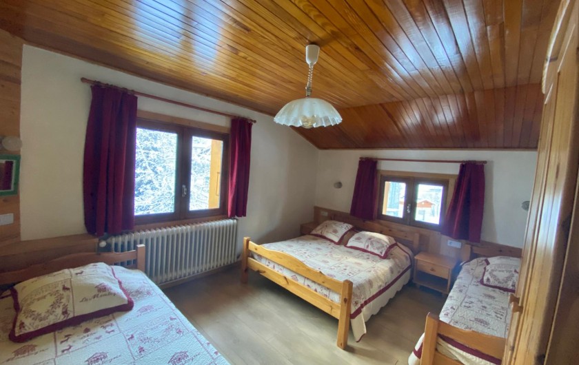 Location de vacances - Chalet à Pralognan-la-Vanoise - chambre 3 lits