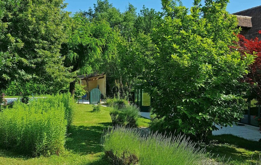 Location de vacances - Gîte à Issac - ambiance jardin
