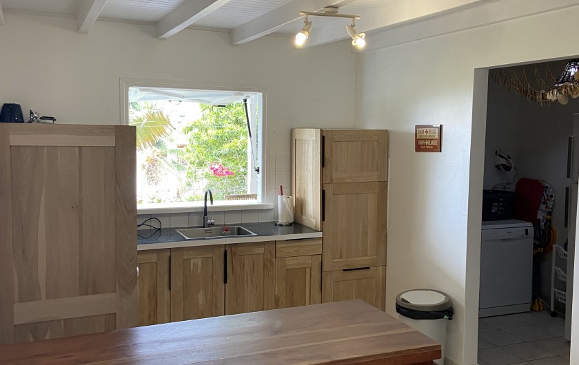 Location de vacances - Villa à Le Diamant - Cuisine (arrière cuisine : réfrigérateur, lave-vaisselle, lave-linge)