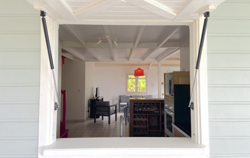 Location de vacances - Villa à Le Diamant - Passe plat de la cuisine à la terrasse