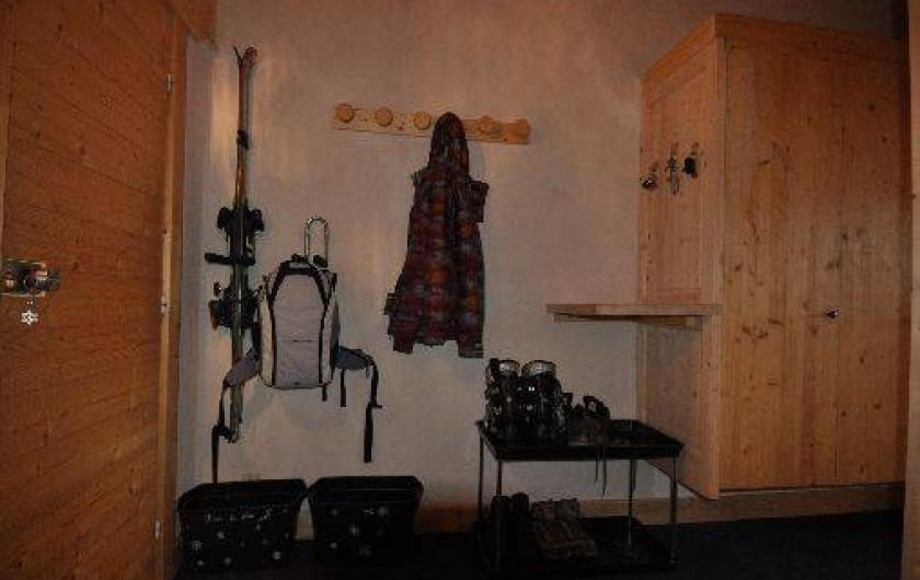 Location de vacances - Studio à Les Arcs - Entrée-Rangements chaussures, râteliers à ski ou sacs