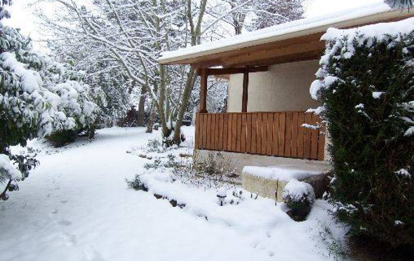 Location de vacances - Gîte à Lapeyrouse - la terrasse couverte en hiver.