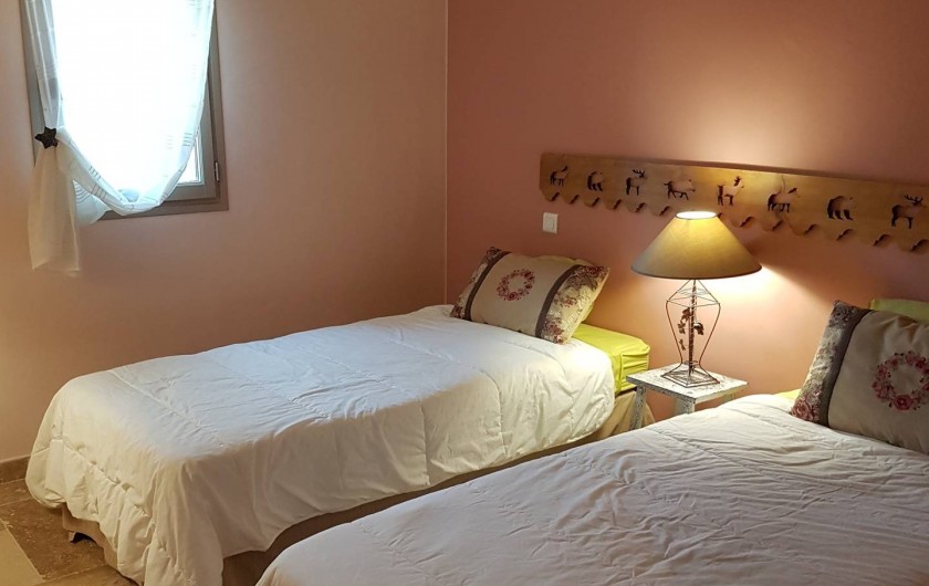 Location de vacances - Mas à L'Isle-sur-la-Sorgue - 4ème Chambre - (2 petits lits à l'étage)