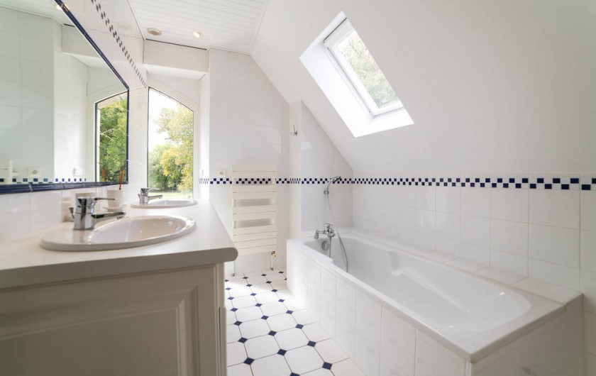 Location de vacances - Gîte à Saint-Projet - salle de bain étage