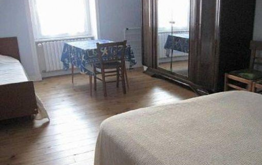 Location de vacances - Maison - Villa à Loctudy - chambre 1 avec un lit de 0.90m de large et un lit  de 1.40 m