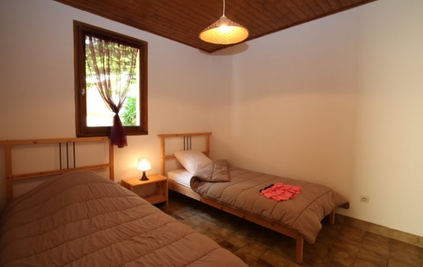 Location de vacances - Gîte à Calviac-en-Périgord - chambre n°2 2 lits en 90