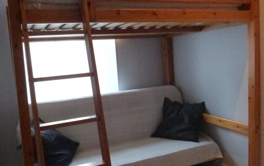 Location de vacances - Appartement à Bagnères-de-Luchon - Chambre 2  canapé plié