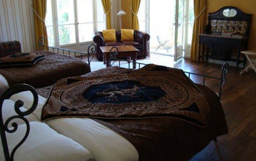 Location de vacances - Chambre d'hôtes à Bessines-sur-Gartempe - Chambre D'or with a double balcony, 2 double beds  4 person room   130 euro