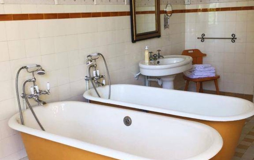 Location de vacances - Chambre d'hôtes à Bessines-sur-Gartempe - Bathroom chambre de Aubergine