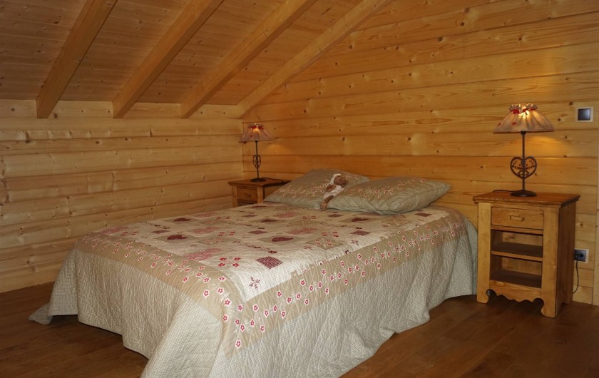 Location de vacances - Chalet à Basse-sur-le-Rupt - Chambre étage avec lit de 2 personnes, 1 bonnetière