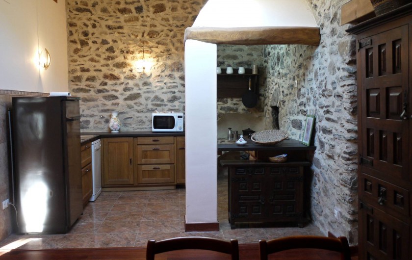Location de vacances - Appartement à L'Albère - La cuisine vue de la salle à manger