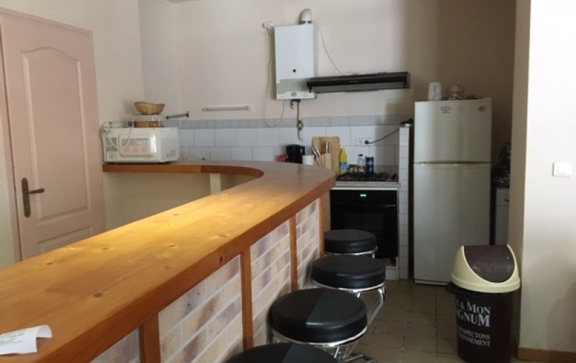 Location de vacances - Appartement à Sainte-Marie de Campan - Coin cuisine  équipée d'un four électrique, micro ondes, lave vaisselle.