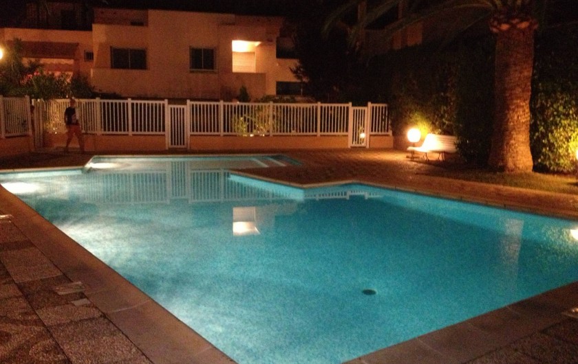 Location de vacances - Studio à Antibes - piscine privée de la résidence