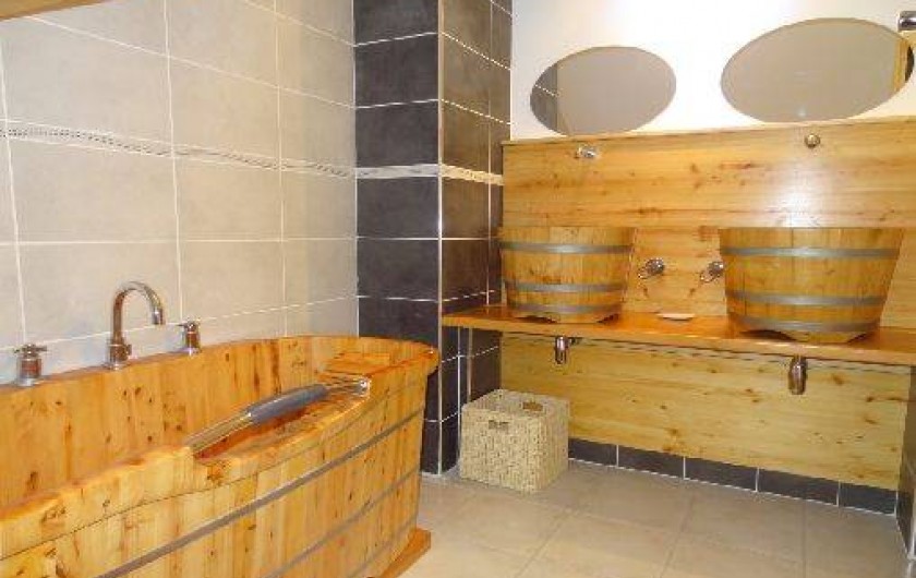 Location de vacances - Chalet à Crots - Salle de bain tout bois