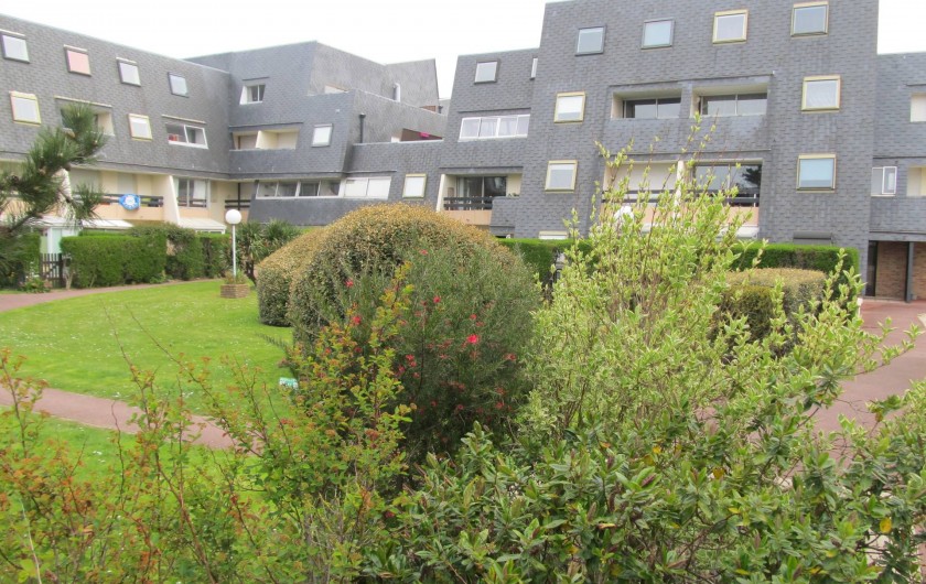 Location de vacances - Appartement à Bernières-sur-Mer - Espaces verts résidence