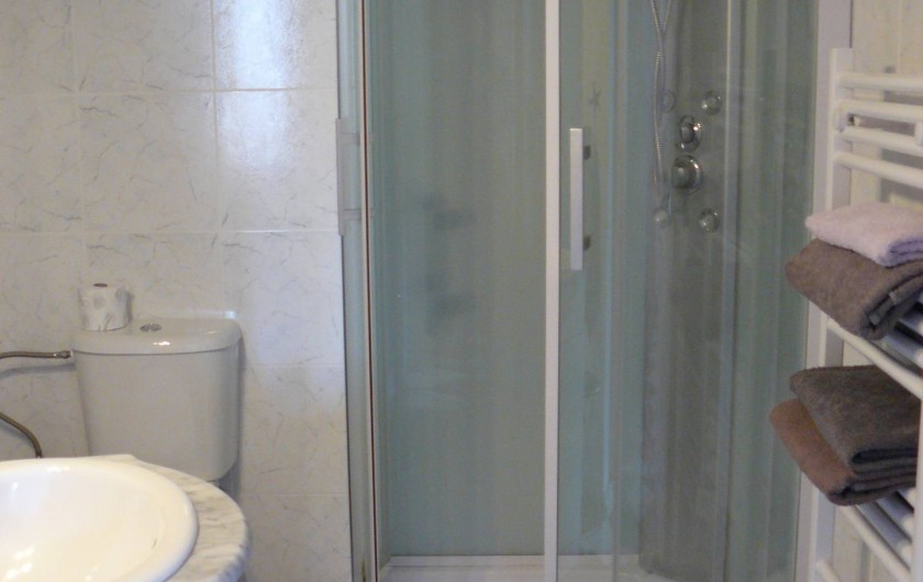 Location de vacances - Chambre d'hôtes à Villeneuve-lès-Béziers - Chambre du rez-de-chaussée : salle de douche