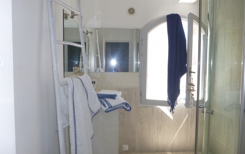 Location de vacances - Villa à Calvi - Salle de bain,:douche et baignoire