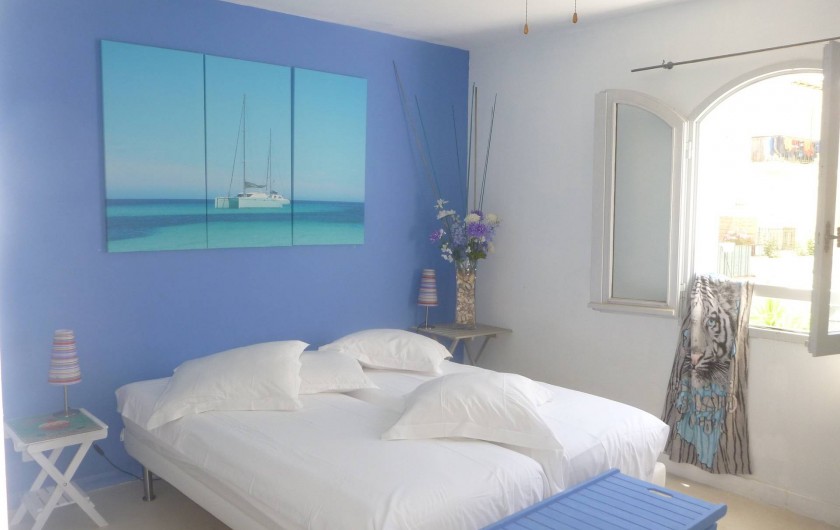Location de vacances - Villa à Calvi - Chambres grands lit (2) Chambres 2 lits simples (2)
